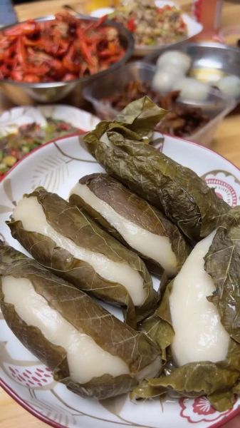 桐子叶粑粑怎么做_桐子叶粑粑的做法步骤