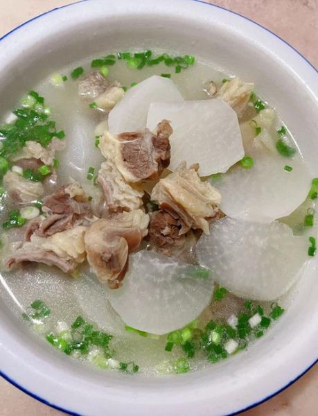牛腩炖萝卜怎么做_牛腩炖萝卜需要焯水吗