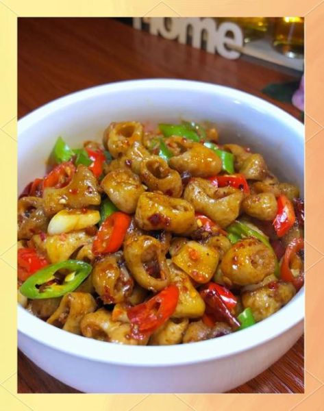 肥肠炒辣椒怎么做_肥肠炒辣椒用生肥肠还是熟肥肠