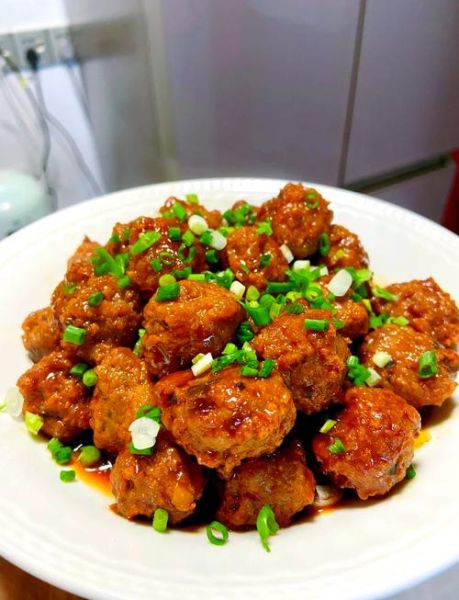 红烧丸子家常做法_红烧丸子怎么做才嫩