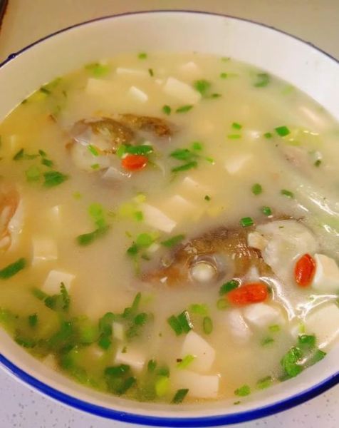 鱼头豆腐汤怎么做_鱼头豆腐汤的家常做法