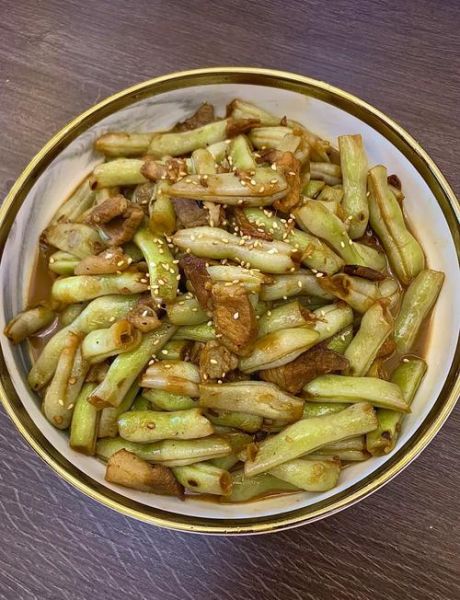 芸豆炒肉怎么做_芸豆炒肉先焯水还是先炒肉