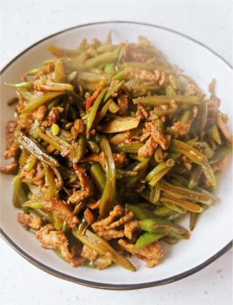 芸豆炒肉怎么做_芸豆炒肉先焯水还是先炒肉