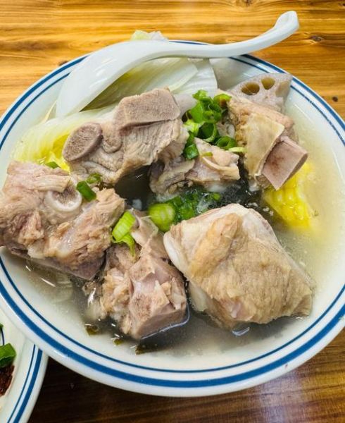 大骨头怎么炖才好吃_大骨头汤的家常做法