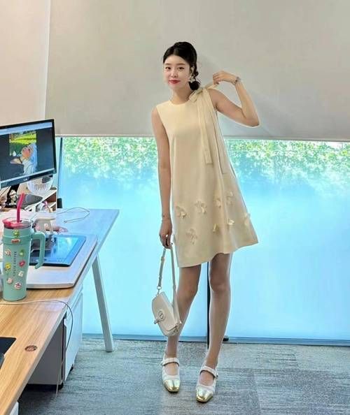 年轻秀美怎么穿_年轻秀美适合什么发型