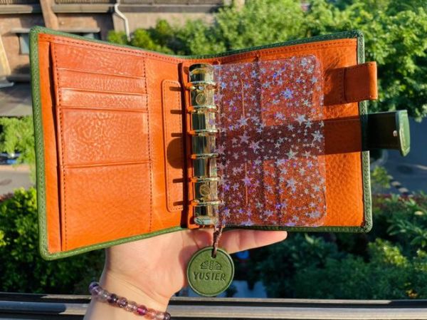 墨绿和绿墨的区别_墨绿色怎么调出来