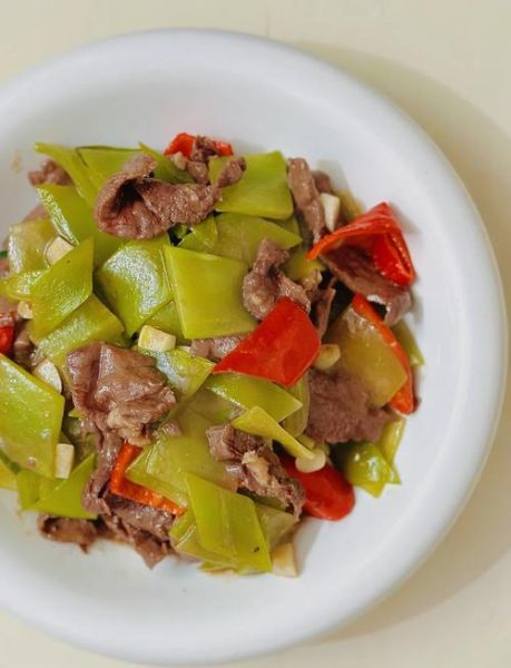 莴笋炒牛肉怎么做_莴笋炒牛肉先炒哪个