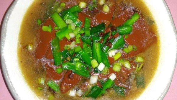 猪红韭菜怎么炒好吃_猪红韭菜的做法窍门