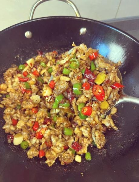 爆炒牛蛙怎么做好吃_爆炒牛蛙的家常做法