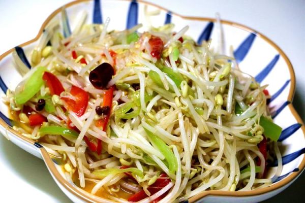 炒绿豆芽怎么炒才脆_绿豆芽焯水几分钟