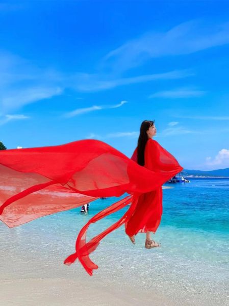 海边旅游必备物品清单_海边拍照穿什么颜色衣服好看