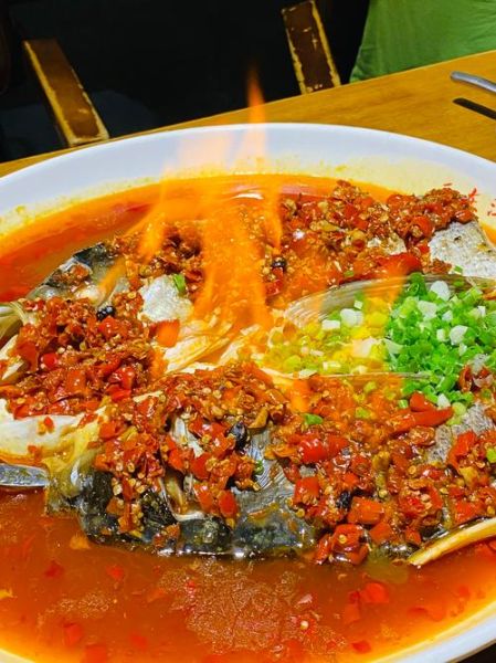剁椒鱼头怎么做好吃_剁椒鱼头家常做法