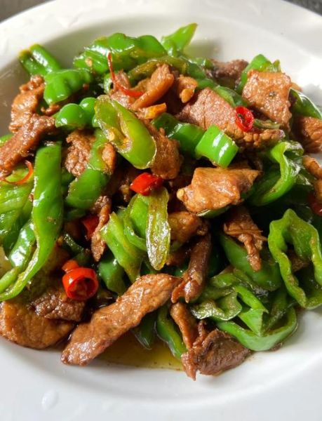 辣椒炒肉怎么做_辣椒炒肉先炒辣椒还是先炒肉