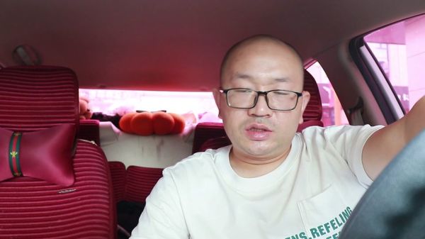 三胎家庭怎么买车_三胎家庭买什么车最实用