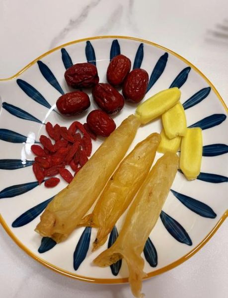 牛奶炖花胶怎么做_花胶炖牛奶的正确步骤