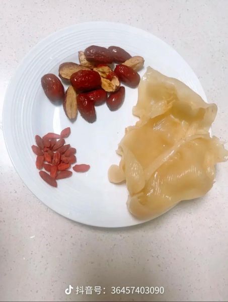 牛奶炖花胶怎么做_花胶炖牛奶的正确步骤