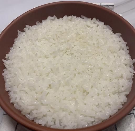 蒸米饭水米比例多少_蒸米饭不粘锅技巧