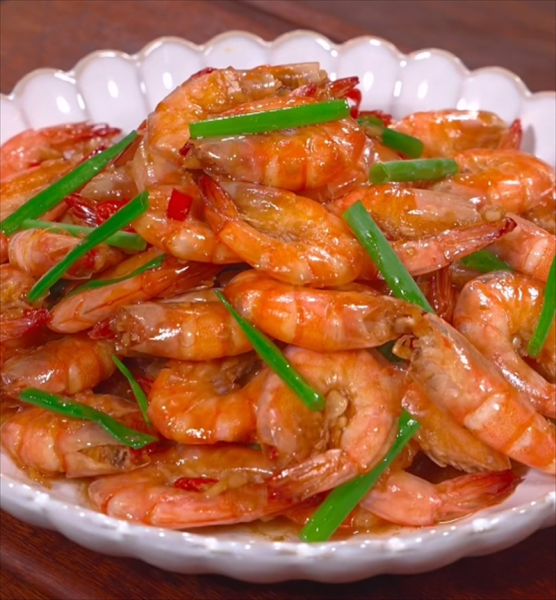 家常油焖大虾怎么做_油焖大虾需要焯水吗