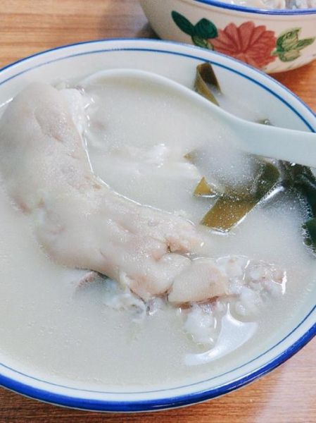 海带猪蹄汤怎么炖才软烂_海带猪蹄汤需要焯水吗
