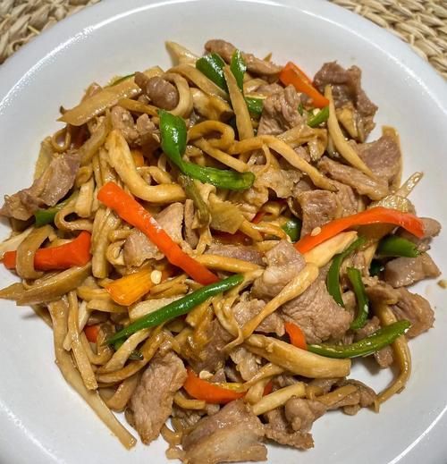 肉炒杏鲍菇怎么炒才好吃_杏鲍菇炒肉用焯水吗