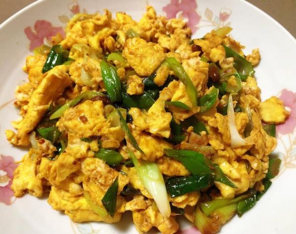 炒鸡蛋怎么炒才蓬松_家常炒鸡蛋步骤