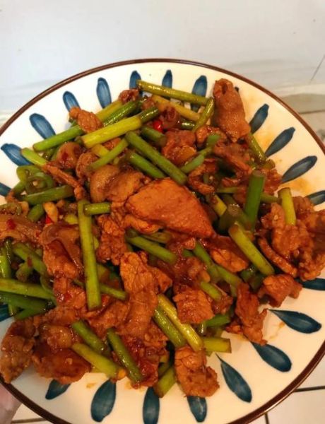 蒜苔炒肉怎么炒好吃_蒜苔炒肉家常做法