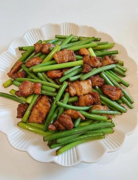 蒜苔炒肉怎么炒好吃_蒜苔炒肉家常做法