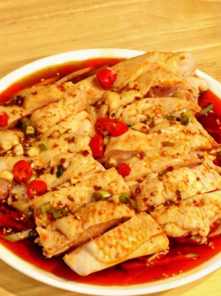 凉拌鸡腿肉怎么做_鸡腿肉焯水几分钟