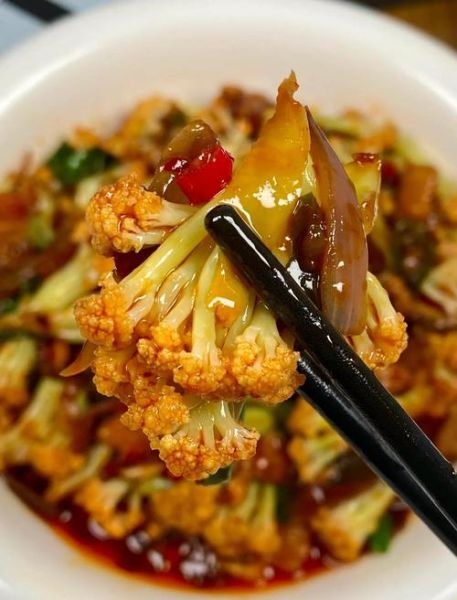 菜花炒肉怎么做_菜花炒肉用焯水吗