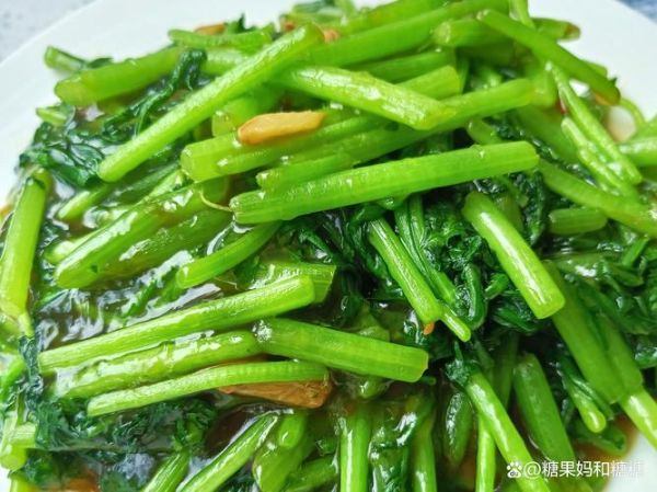 清炒茼蒿怎么炒才翠绿_清炒茼蒿要不要焯水