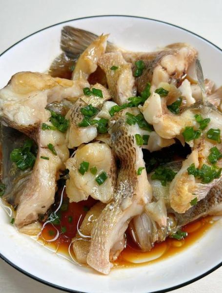 鲈鱼清蒸几分钟最好_鲈鱼清蒸要不要去鳞