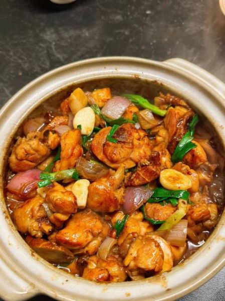 砂锅鸡煲怎么做_砂锅鸡煲要焯水吗