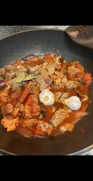 土豆西红柿炖牛腩怎么做_牛腩炖多久才软烂