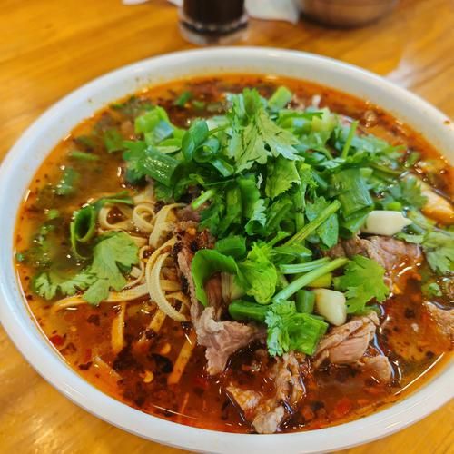 牛肉汤怎么炖好喝又嫩_家常牛肉汤的简单做法