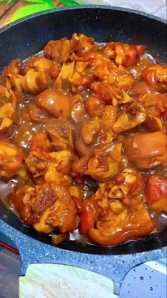 炖猪蹄的家常做法_猪蹄怎么炖才软糯入味