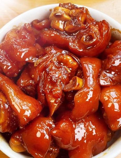 炖猪蹄的家常做法_猪蹄怎么炖才软糯入味