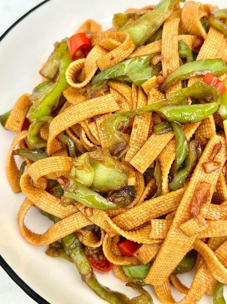 尖椒豆腐皮怎么炒好吃_家常尖椒豆腐皮做法