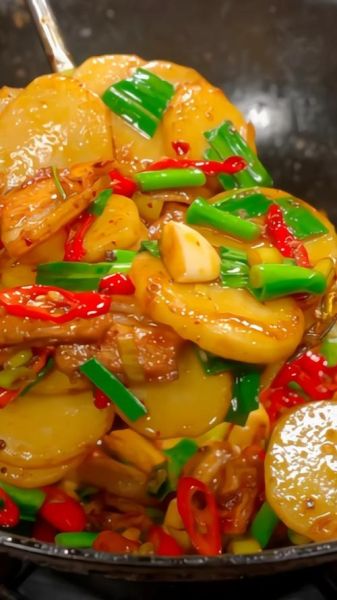 干锅土豆片家常做法_怎么做才焦香不碎