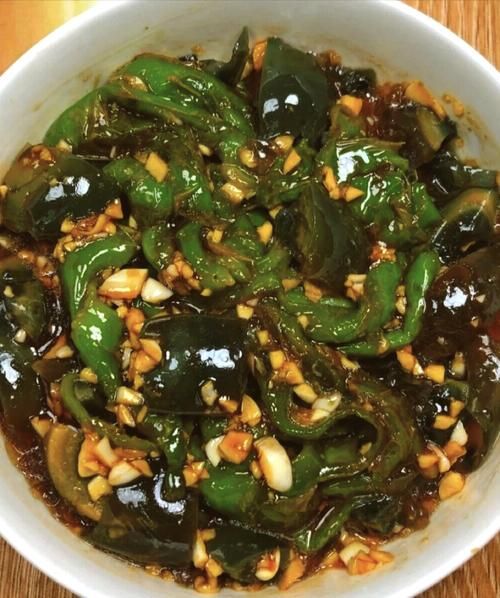 擂辣椒皮蛋怎么做_擂辣椒皮蛋正宗做法