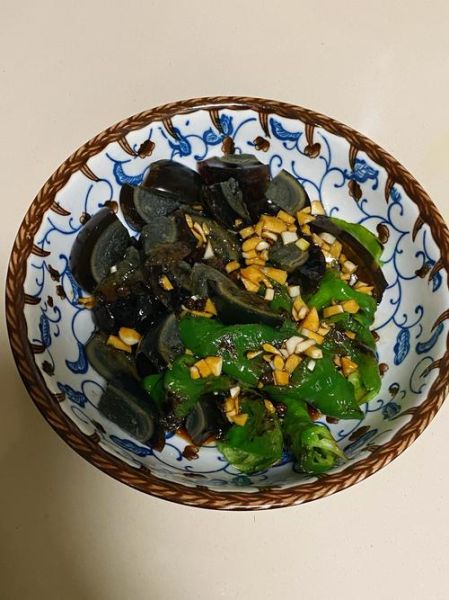 擂辣椒皮蛋怎么做_擂辣椒皮蛋正宗做法
