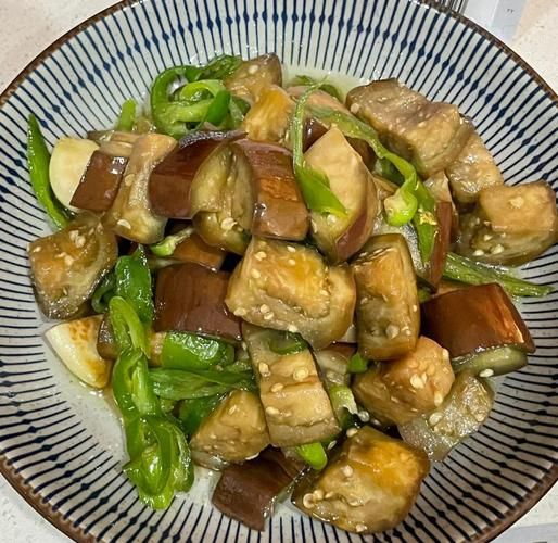 清炒茄子怎么炒才不黑_家常清炒茄子做法