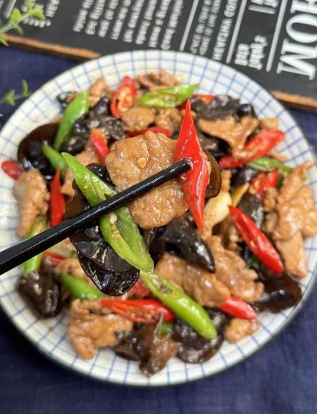 木耳炒肉怎么炒才嫩_木耳炒肉用干木耳还是鲜木耳