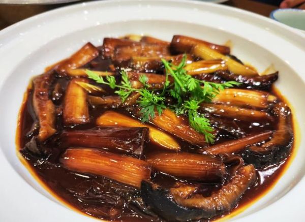 葱油海参怎么做_海参焯水还是直接蒸