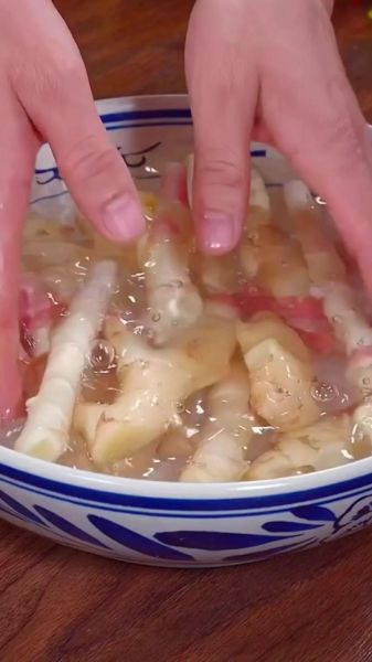 广西泡酸姜怎么做_泡酸姜要泡多久才脆