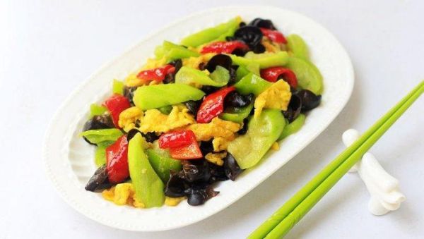丝瓜木耳炒鸡蛋怎么做_丝瓜木耳炒鸡蛋的营养价值