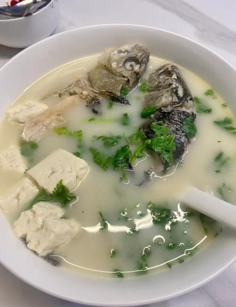 鲫鱼豆腐汤怎么炖才白_鲫鱼豆腐汤的家常做法