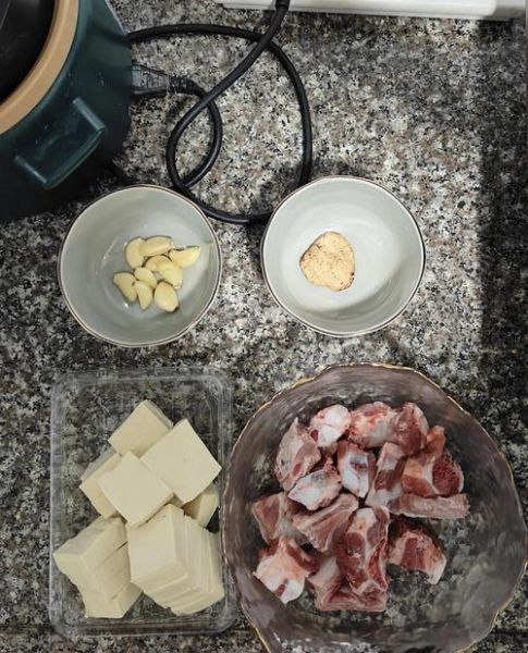 排骨豆腐汤怎么做_排骨豆腐汤需要焯水吗