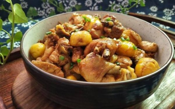 板栗焖鸡怎么做_板栗焖鸡需要焯水吗