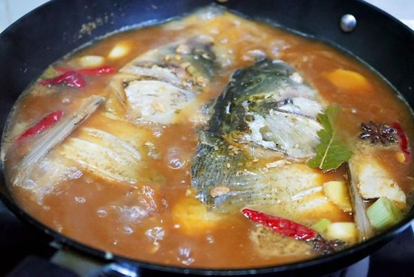 炖胖头鱼的家常做法_胖头鱼怎么炖不腥