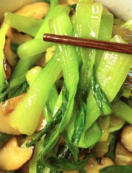 青菜炒香菇怎么炒好吃_青菜炒香菇需要焯水吗